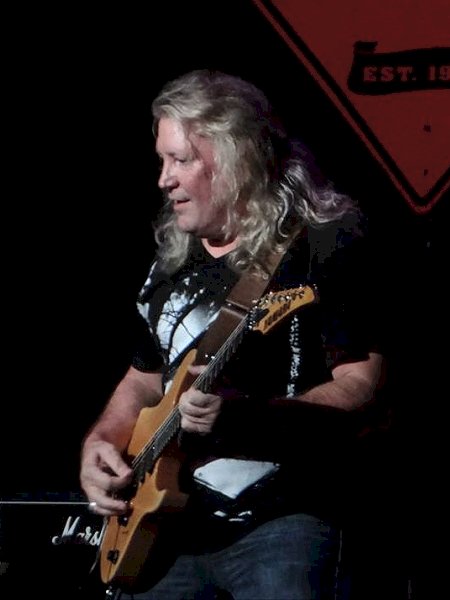 Lead Guitarist - Glen Bridger
Photo by Tom Cullen Lead Guitarist - Glen Bridger
Photo by Tom Cullen