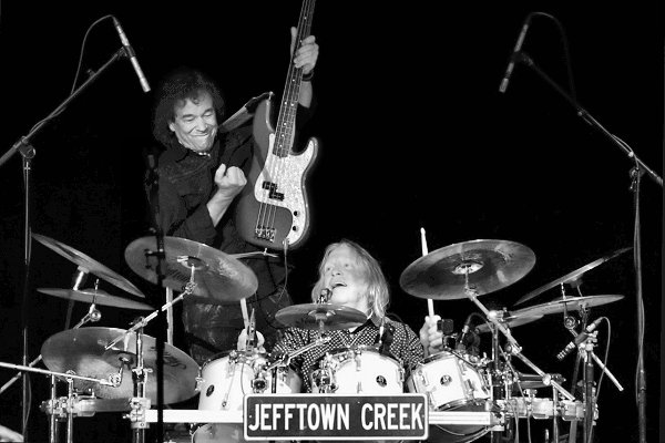 Greg Manahan and Eddy Jones
BOS Center - Springfield, IL
Photo by Jody Andresen Greg Manahan and Eddy Jones
BOS Center - Springfield, IL
Photo by Jody Andresen