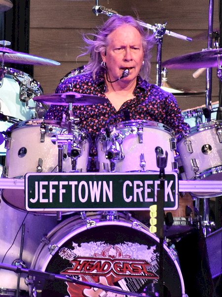 Eddy Jones - Devon Lakeshore Amphitheater
Decatur, IL - Photo by Jody Andresen Eddy Jones - Devon Lakeshore Amphitheater
Decatur, IL - Photo by Jody Andresen