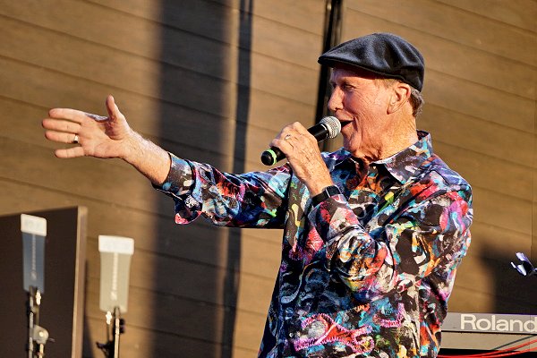 Roger Boyd - Devon Lakeshore Amphitheater
Decatur, IL - Photo by Tom Cullen