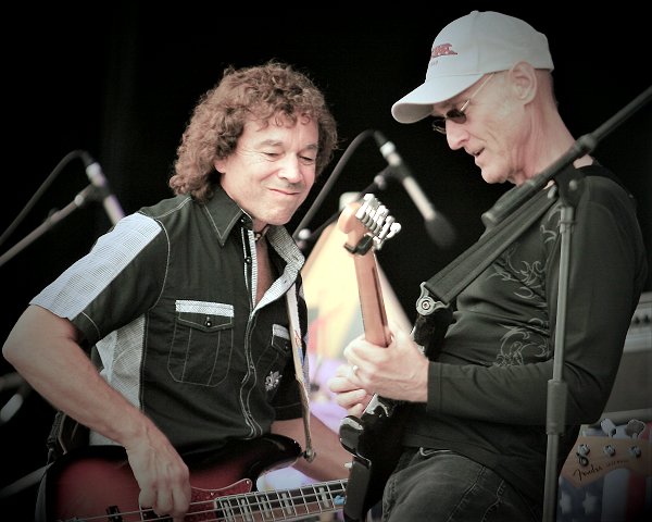 Greg Manahan, & Mark Murtha - Ledge Amphitheater
Photo by David Carstens Greg Manahan, & Mark Murtha - Ledge Amphitheater
Photo by David Carstens