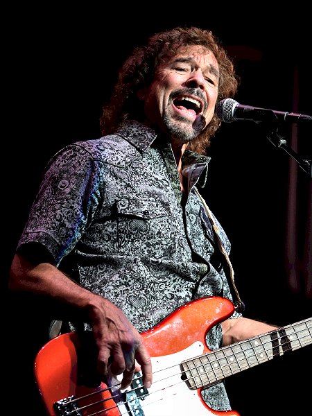 Greg Manahan - Illinois Rock & Roll Museum
Hall of Fame Induction Ceremony Performance 
Rialto Square Theatre - Joliet, IL
Photo by Edward Spinelli