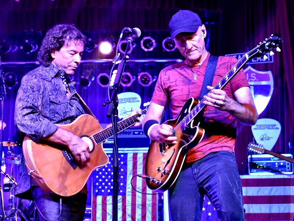 Greg Manahan and Mark Murtha - Surf Ballroom
Clear Lake, IA - Photo by Jody Andresen Greg Manahan and Mark Murtha - Surf Ballroom
Clear Lake, IA - Photo by Jody Andresen